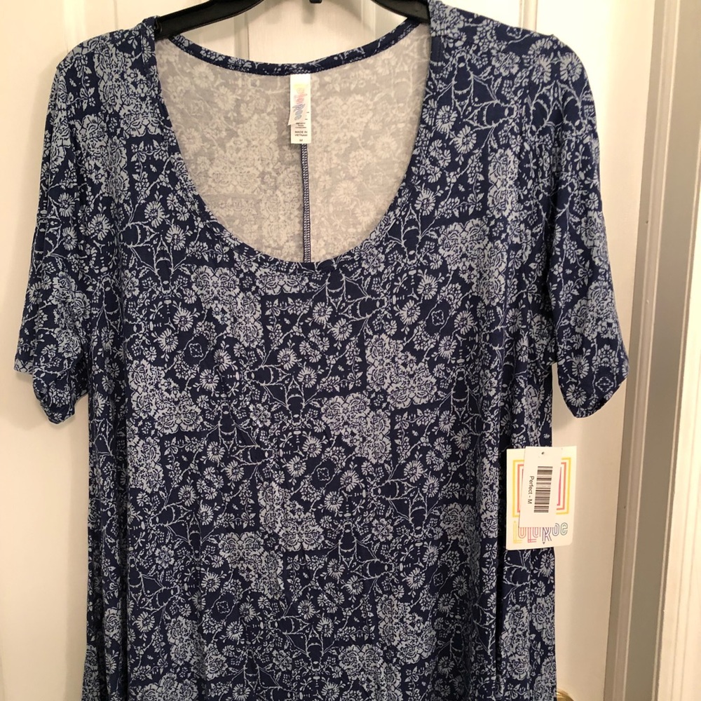 LulaRoe Perfect T size Medium